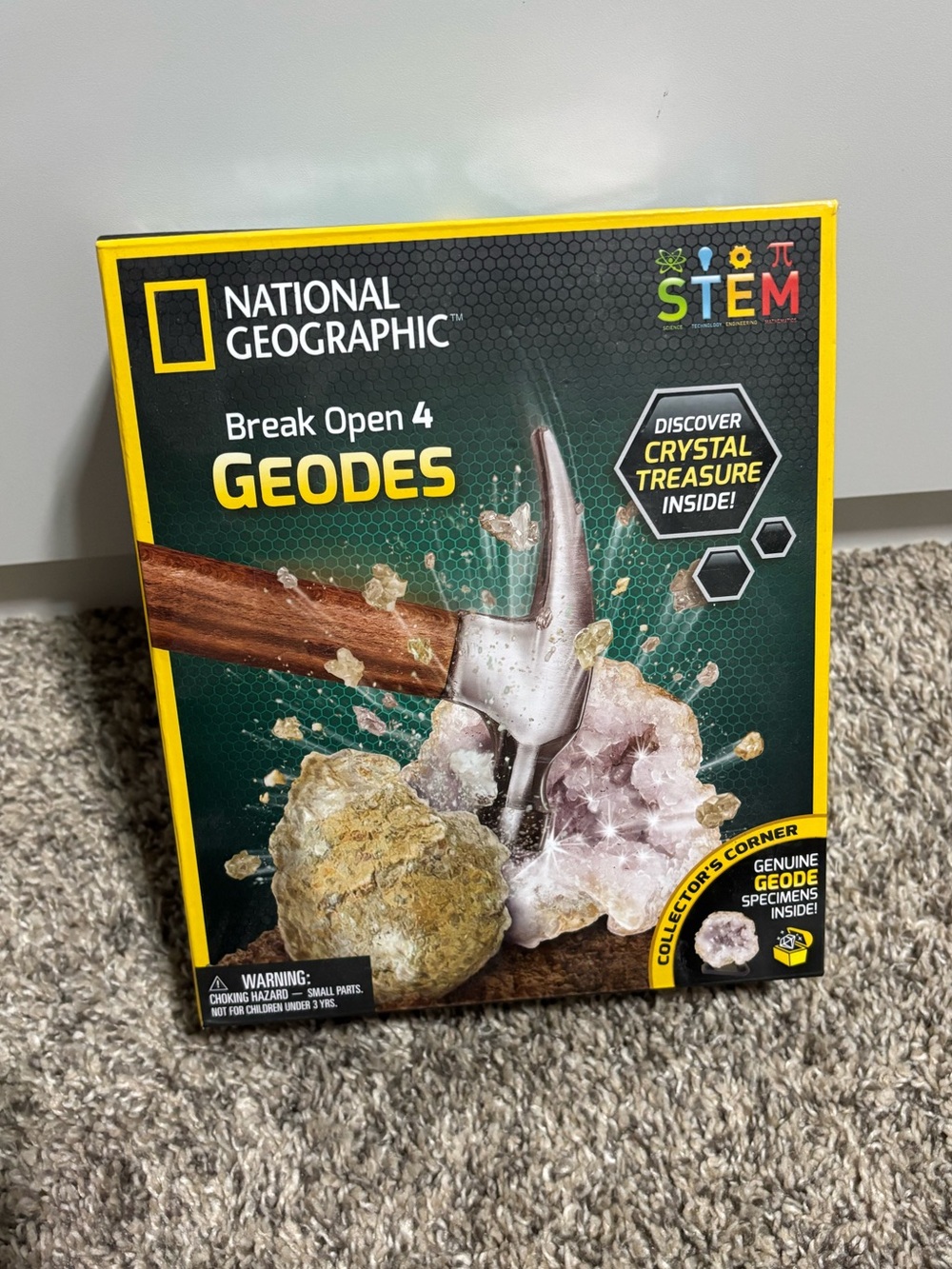 Break Open 4 Geodes - STEM - National Geographic - NWT